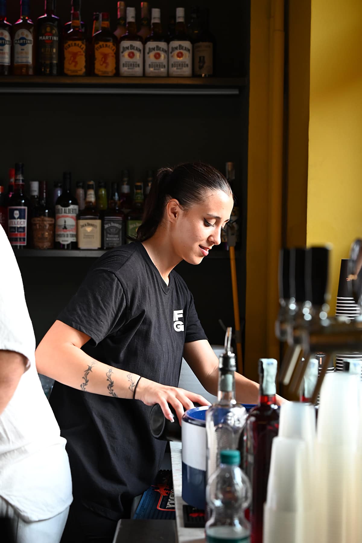 Bartender al lavoro da I Frighi